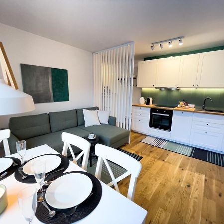 שורזוב Urban Apartments Cosy No 4, Free Private Parking, Self Check-In מראה חיצוני תמונה