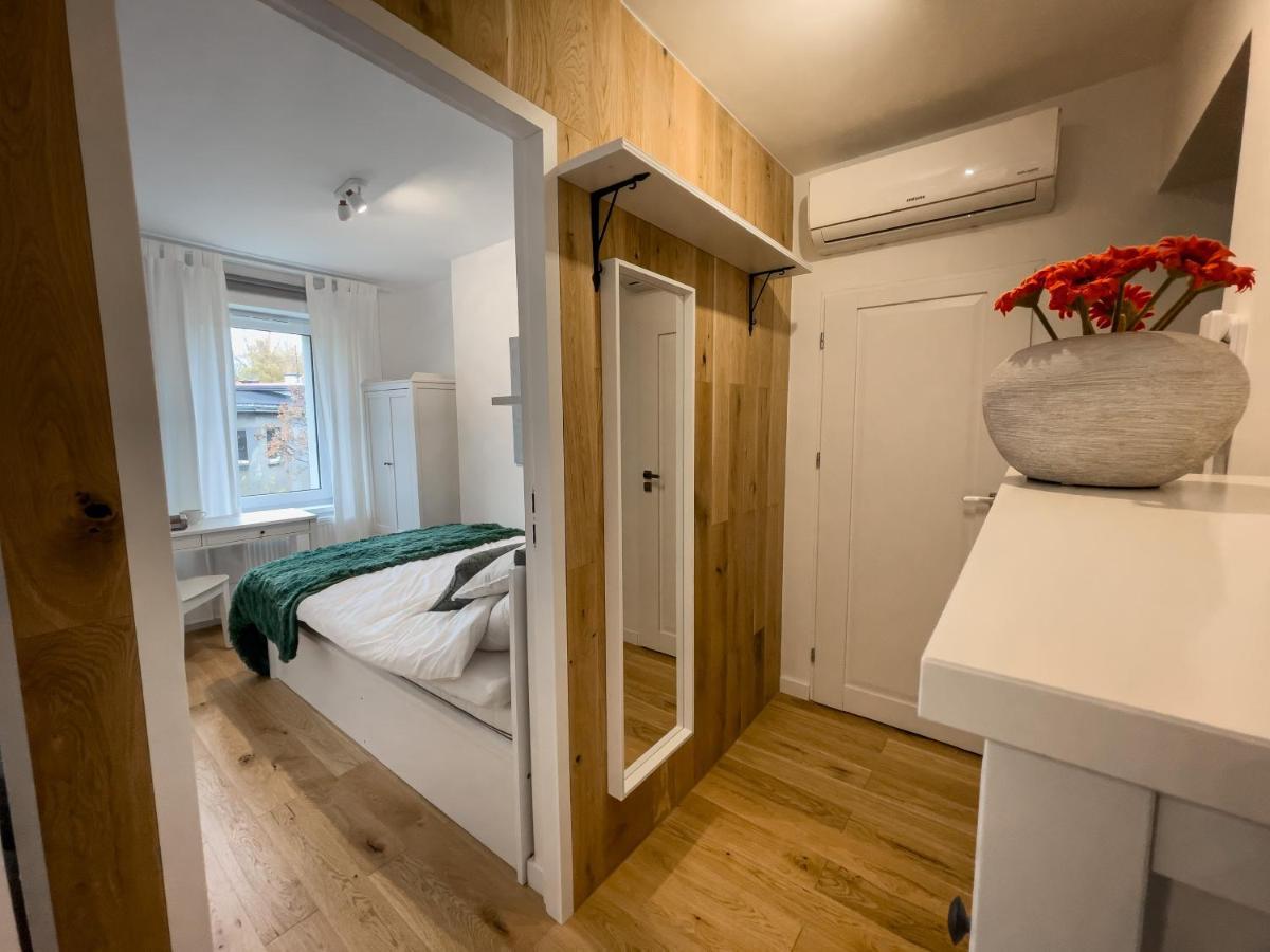 שורזוב Urban Apartments Cosy No 4, Free Private Parking, Self Check-In מראה חיצוני תמונה