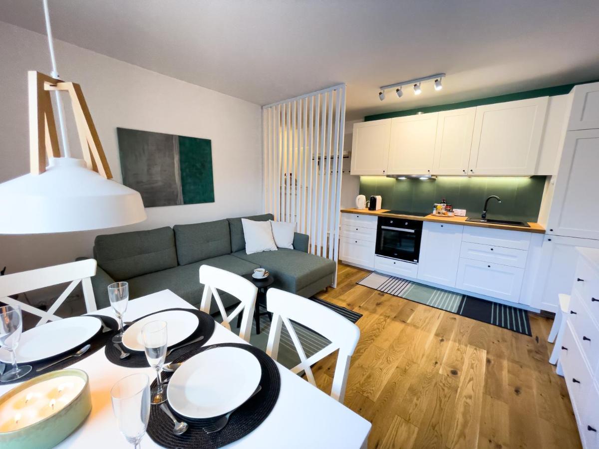 שורזוב Urban Apartments Cosy No 4, Free Private Parking, Self Check-In מראה חיצוני תמונה