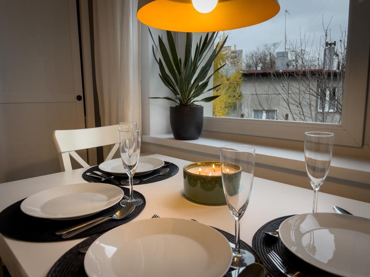 שורזוב Urban Apartments Cosy No 4, Free Private Parking, Self Check-In מראה חיצוני תמונה